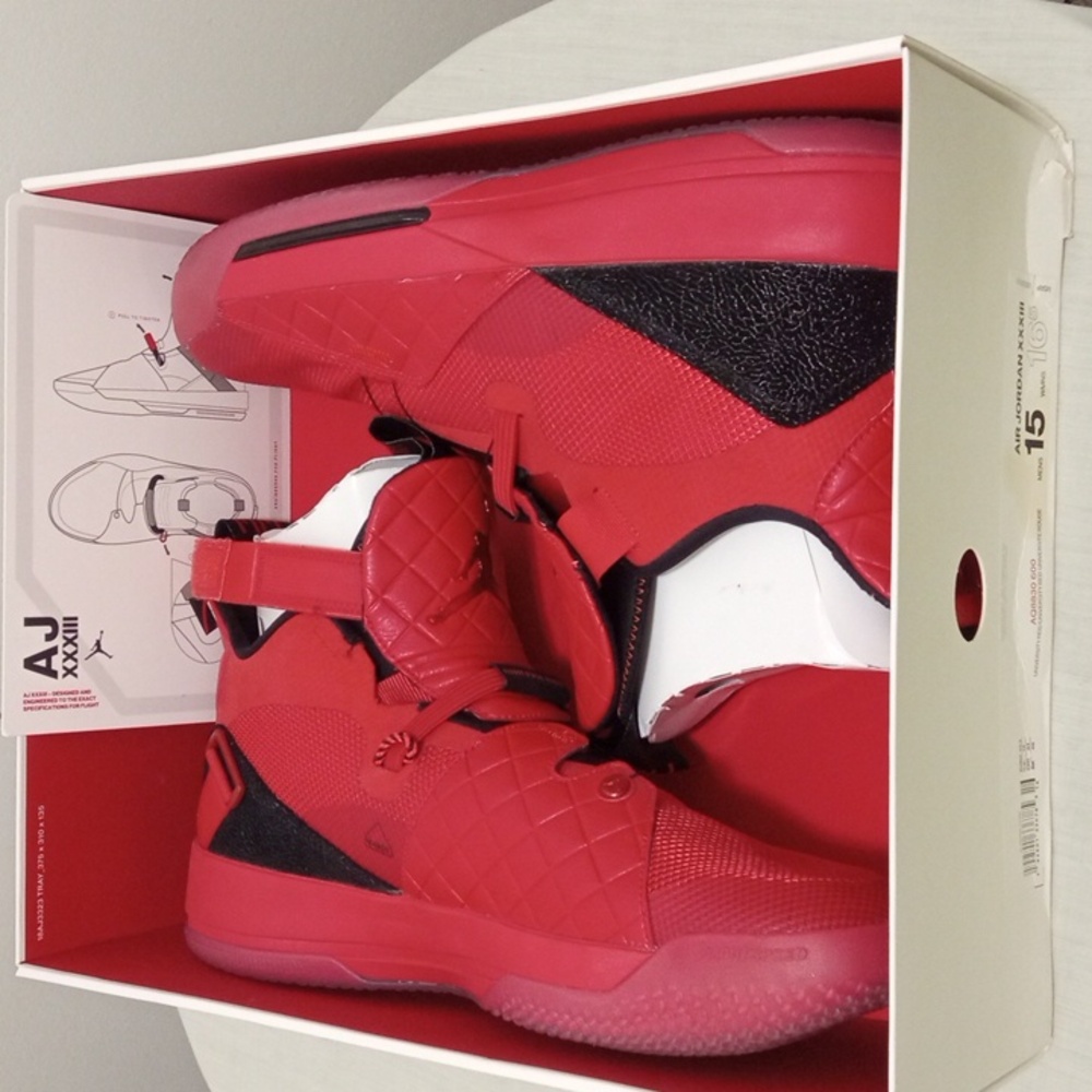 AIR JORDAN XXXIII